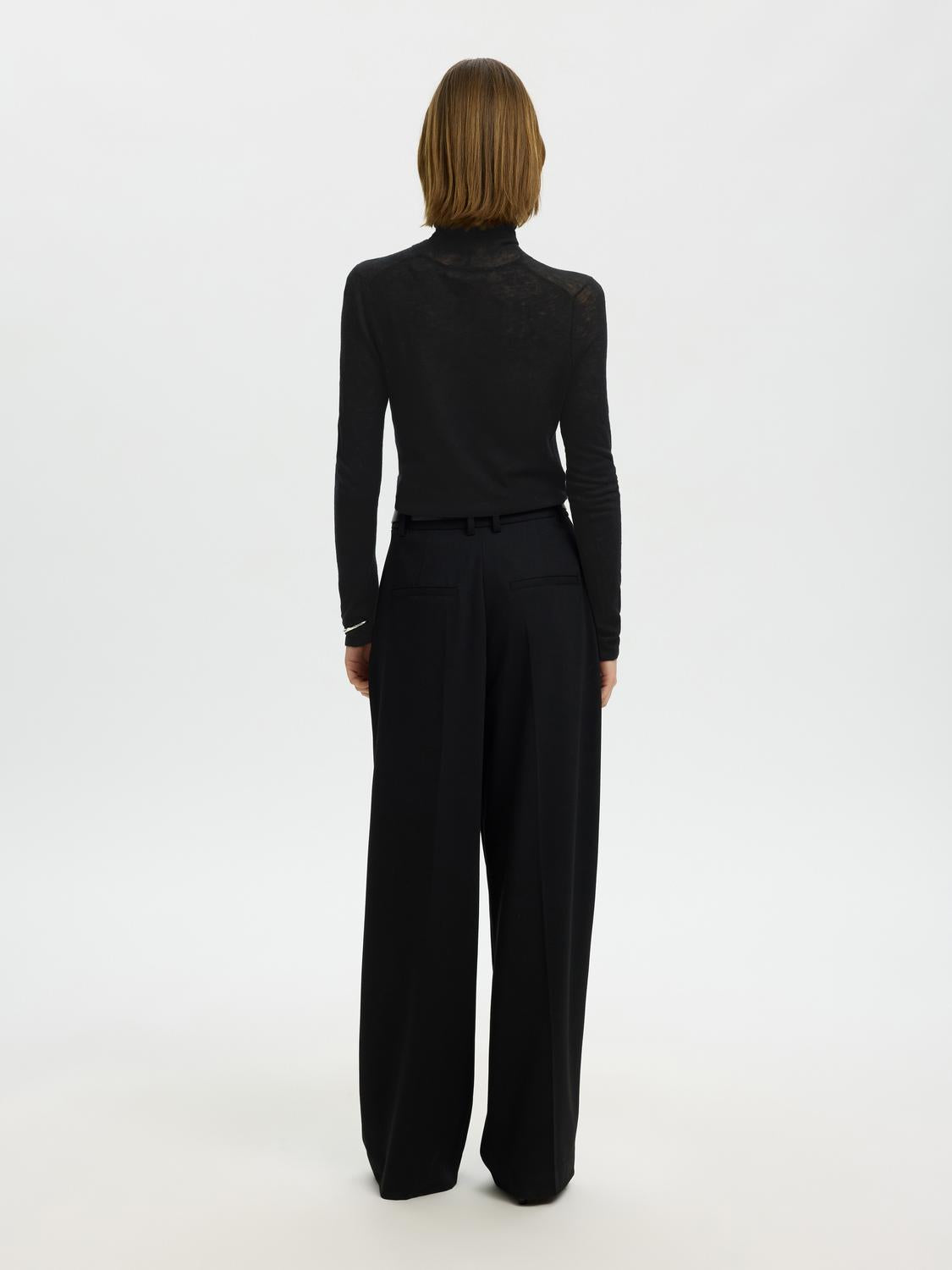 model_shot-back