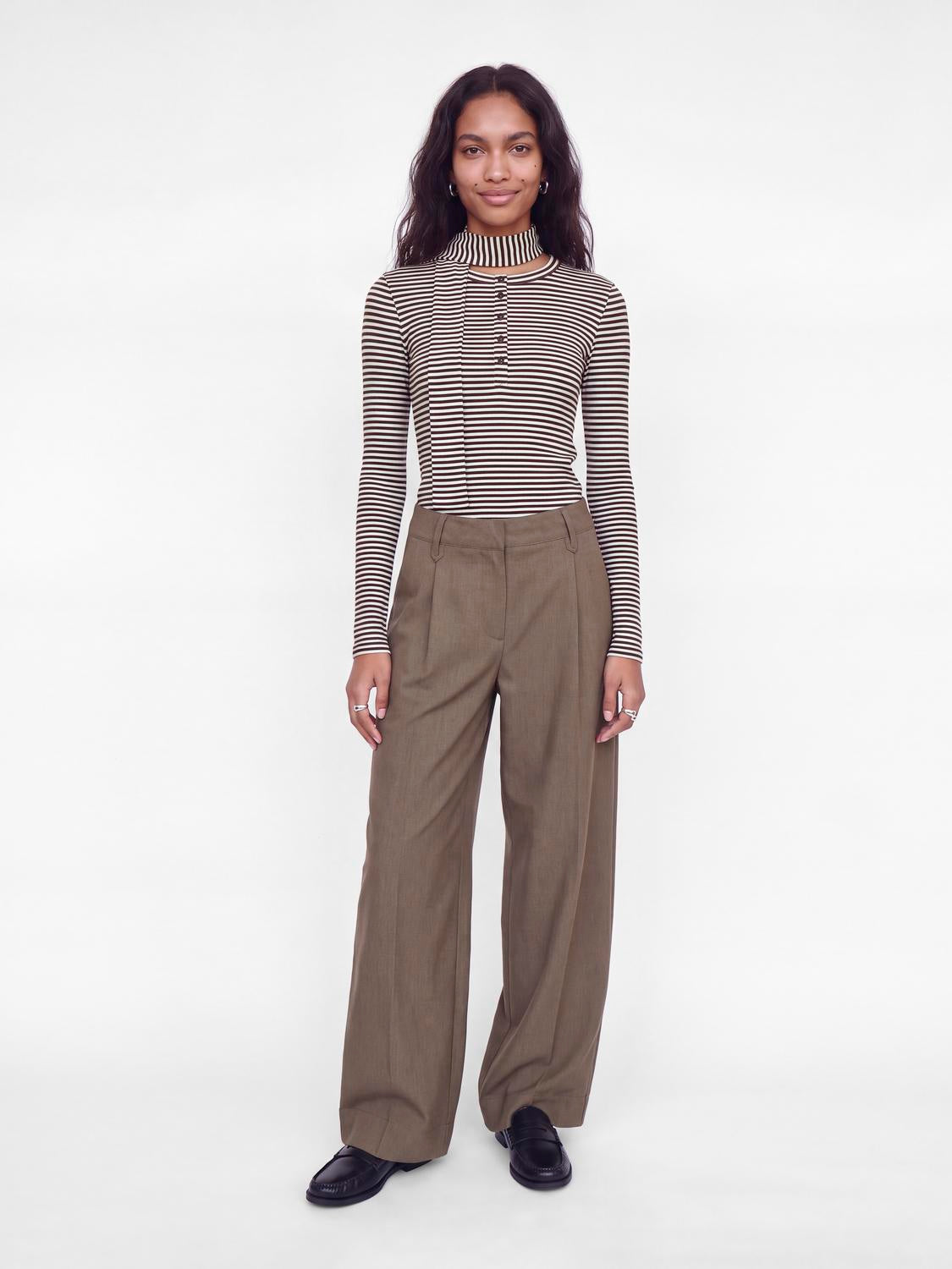 model_shot-front_full