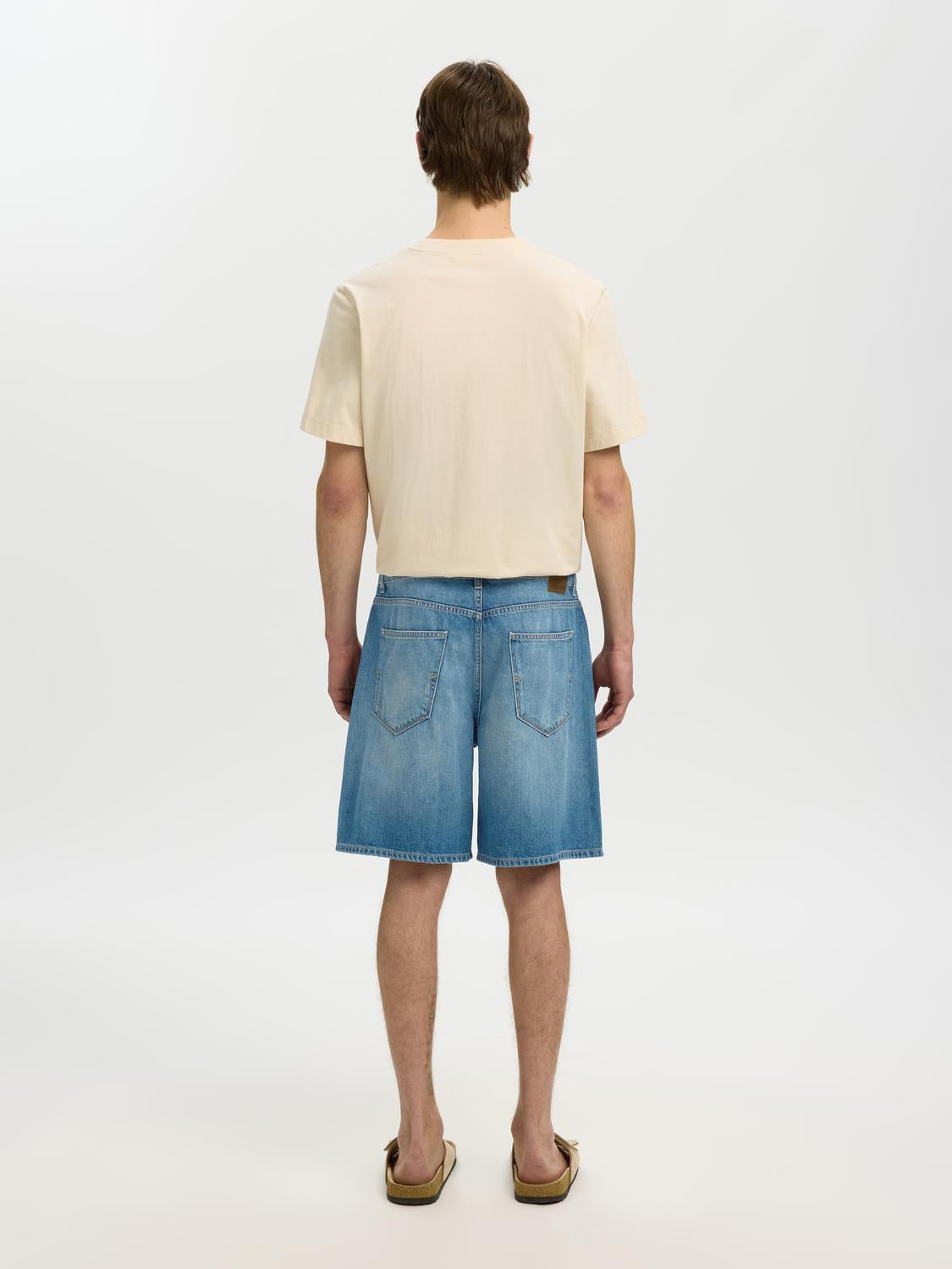 model_shot-back