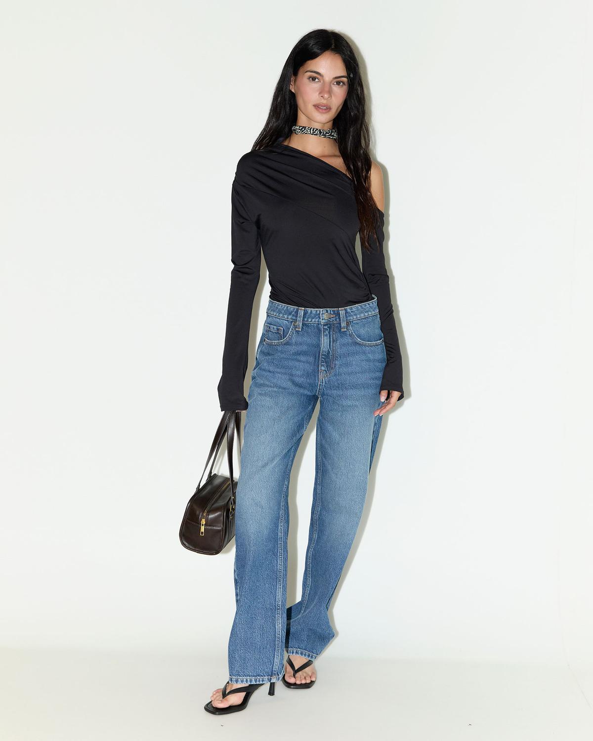 model_shot-front_full