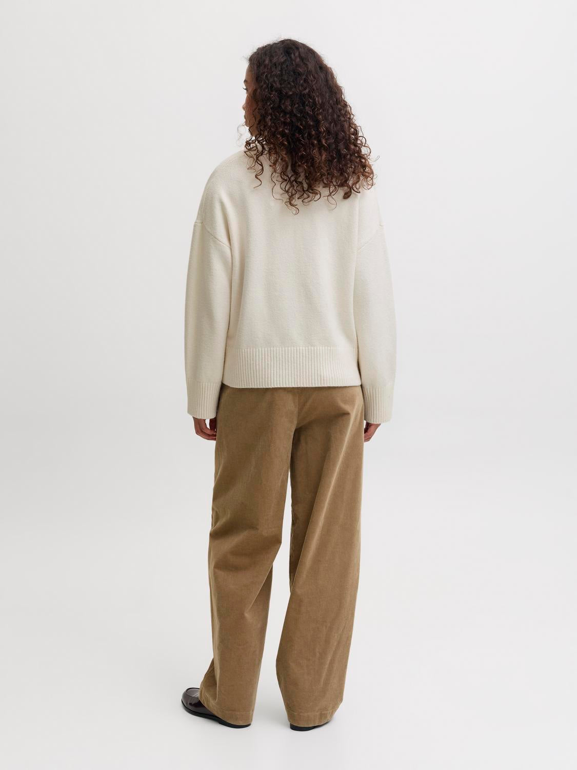 model_shot-back