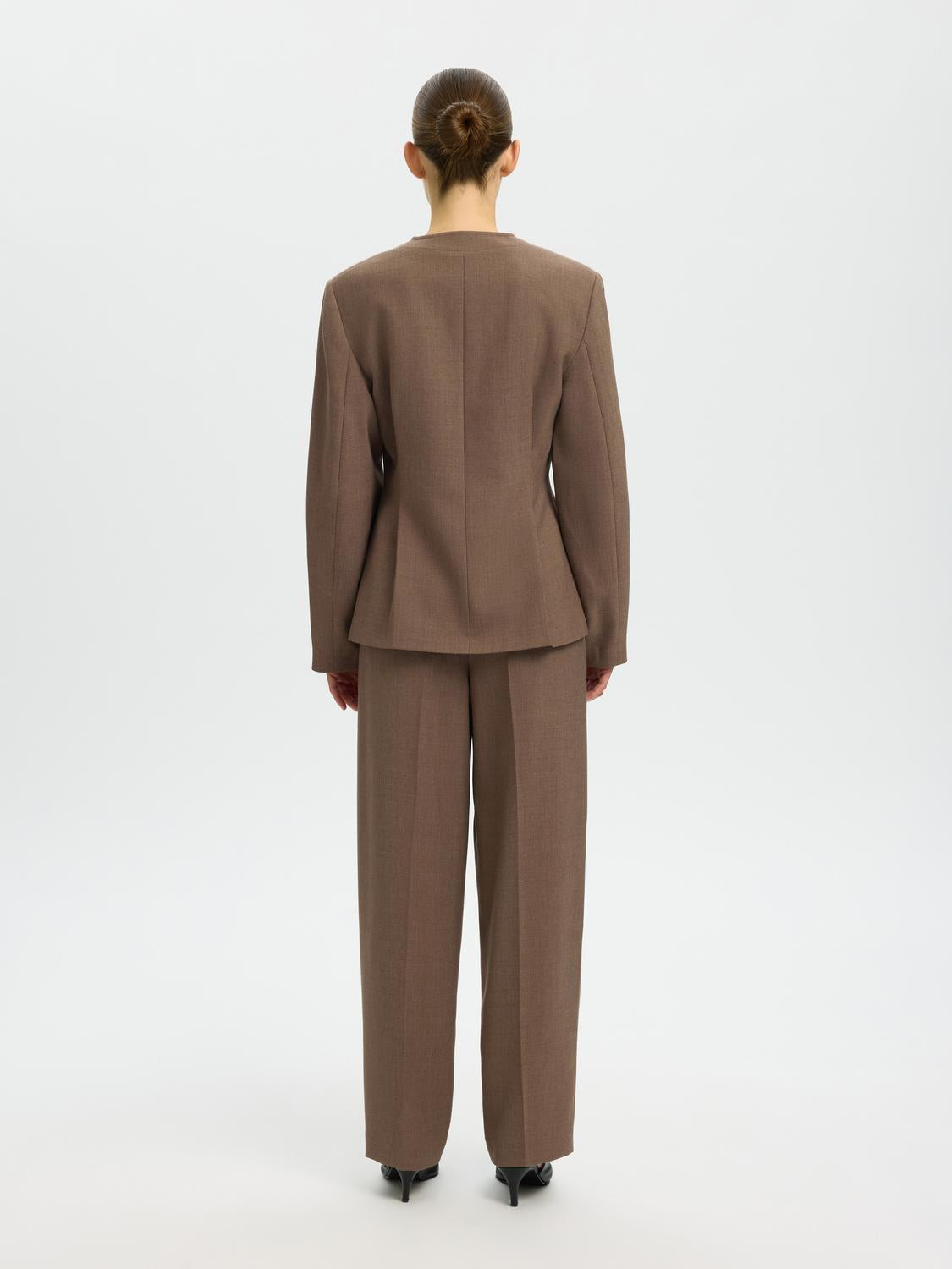 model_shot-back