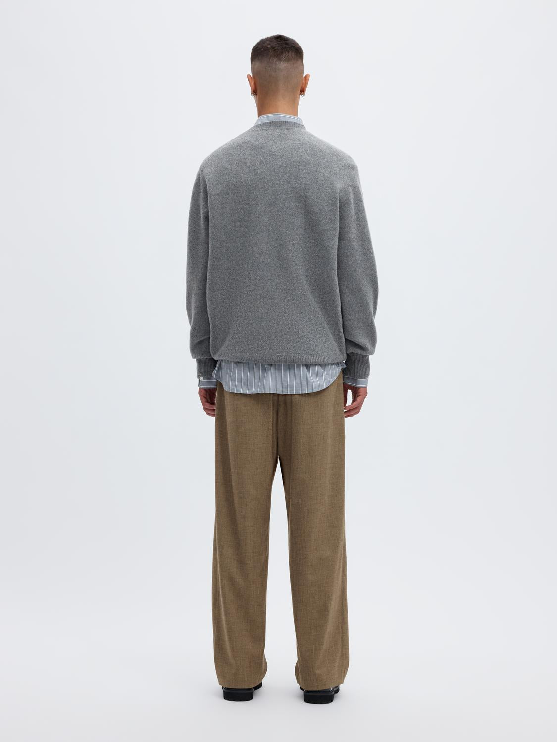 model_shot-back