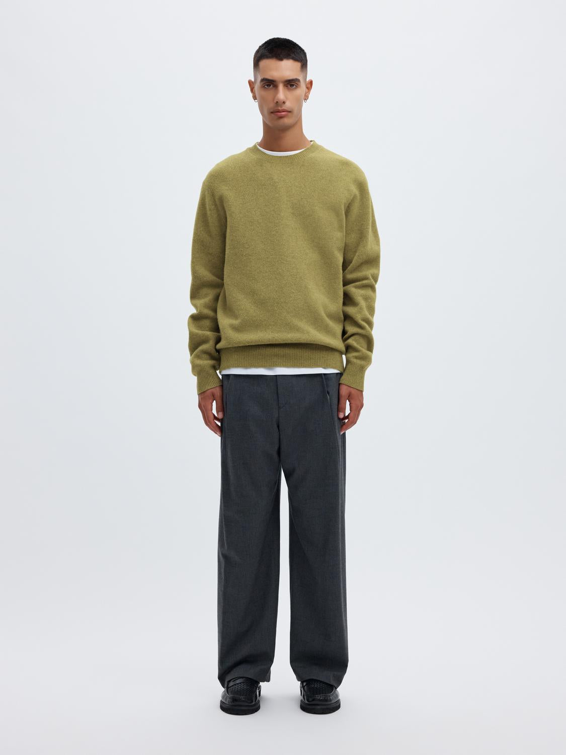 model_shot-front_full