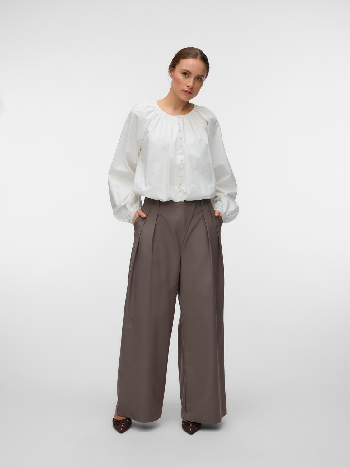 model_shot-front