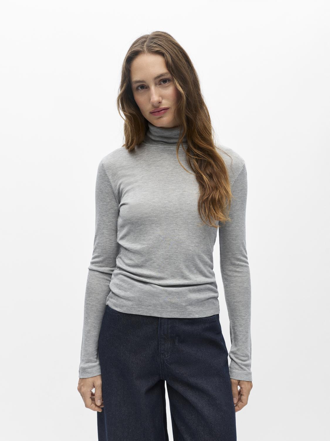 model_shot-front
