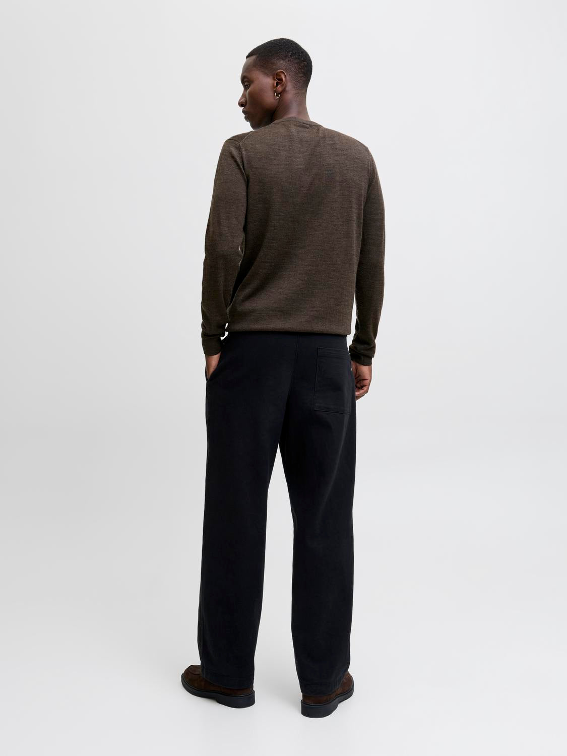 model_shot-back