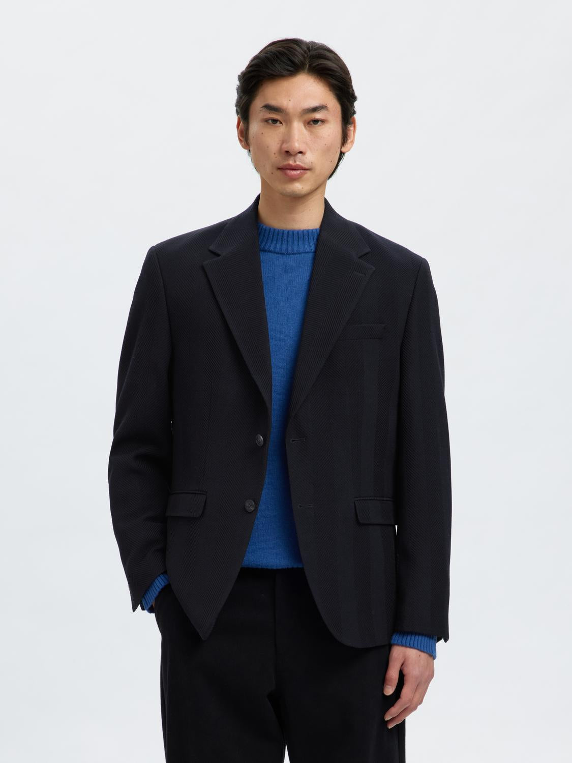 model_shot-front