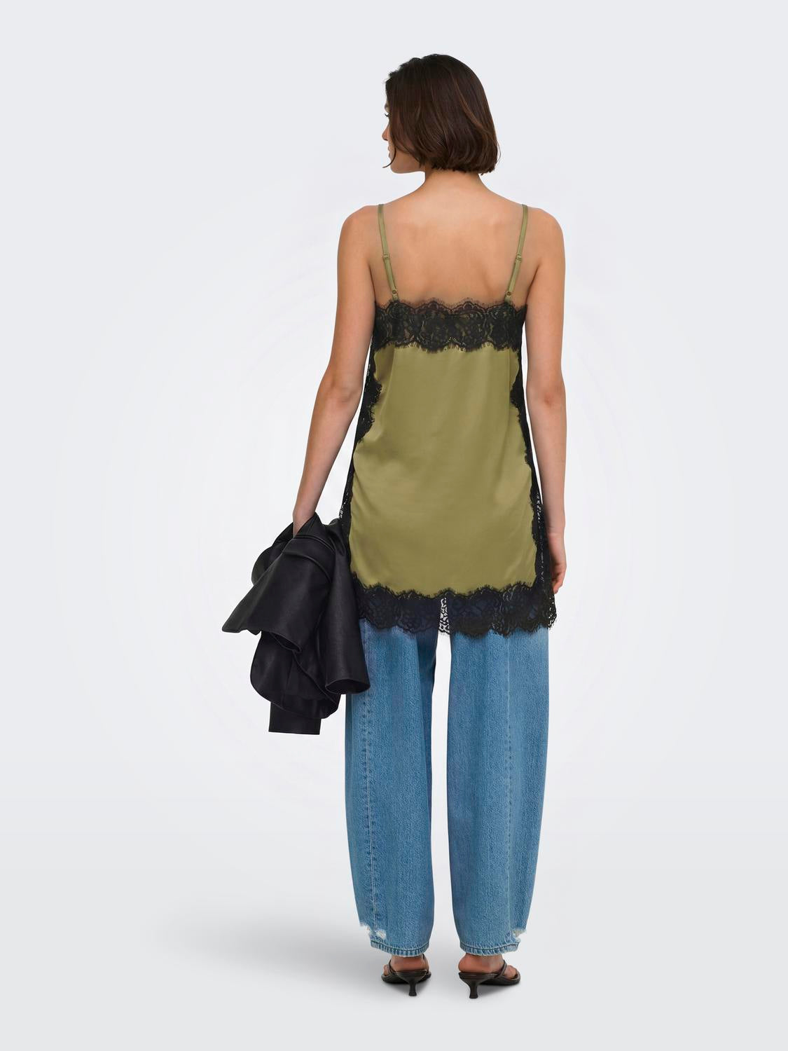 model_shot-back