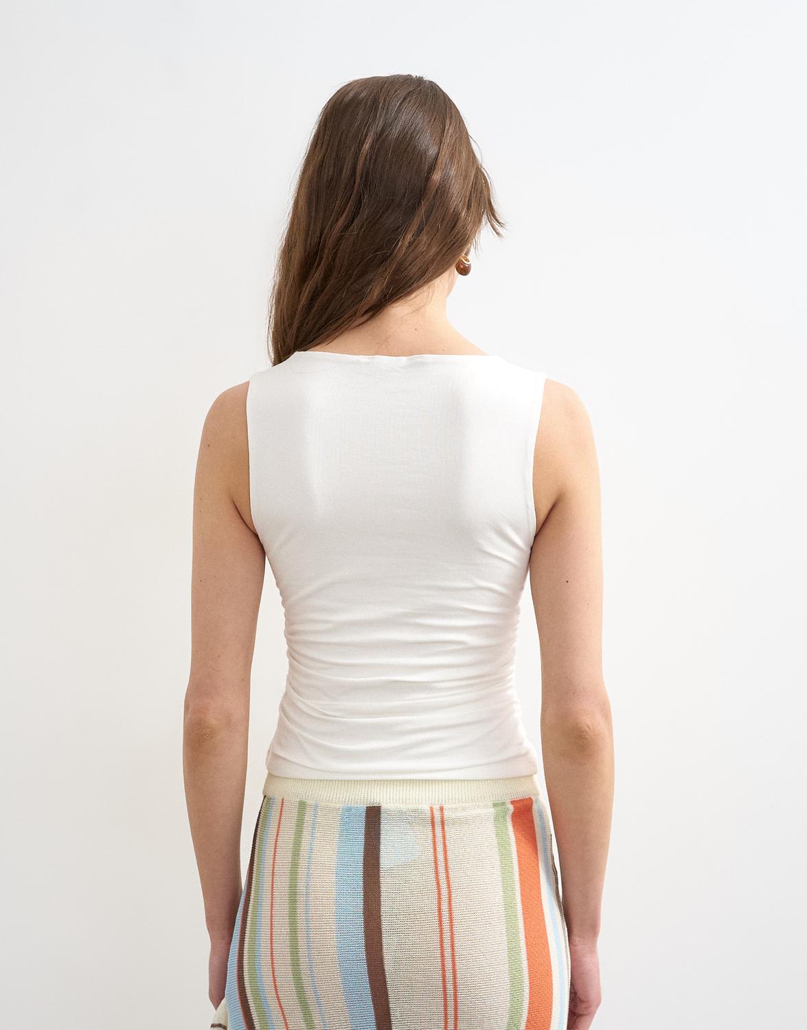 model_shot-back