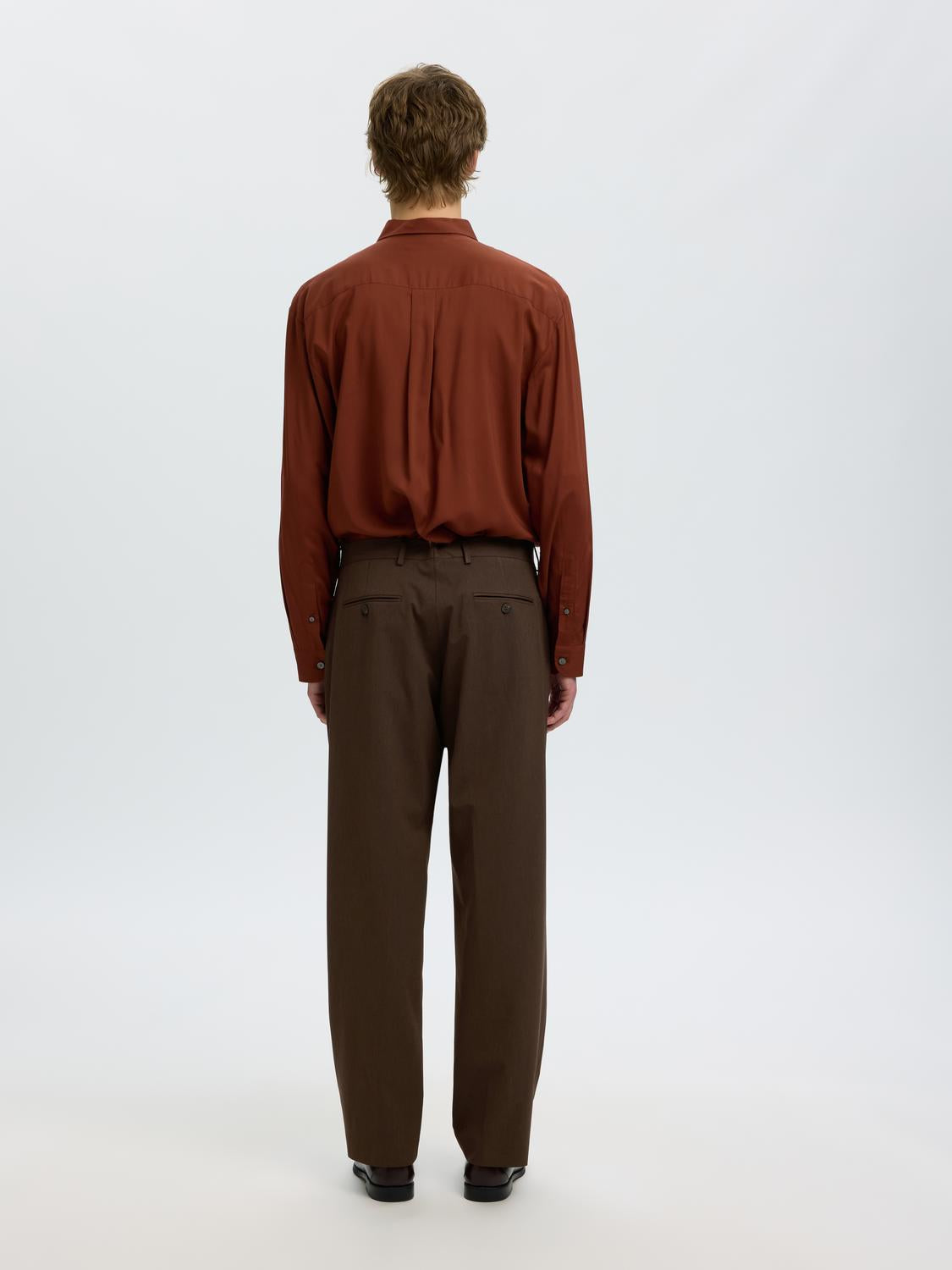 model_shot-back