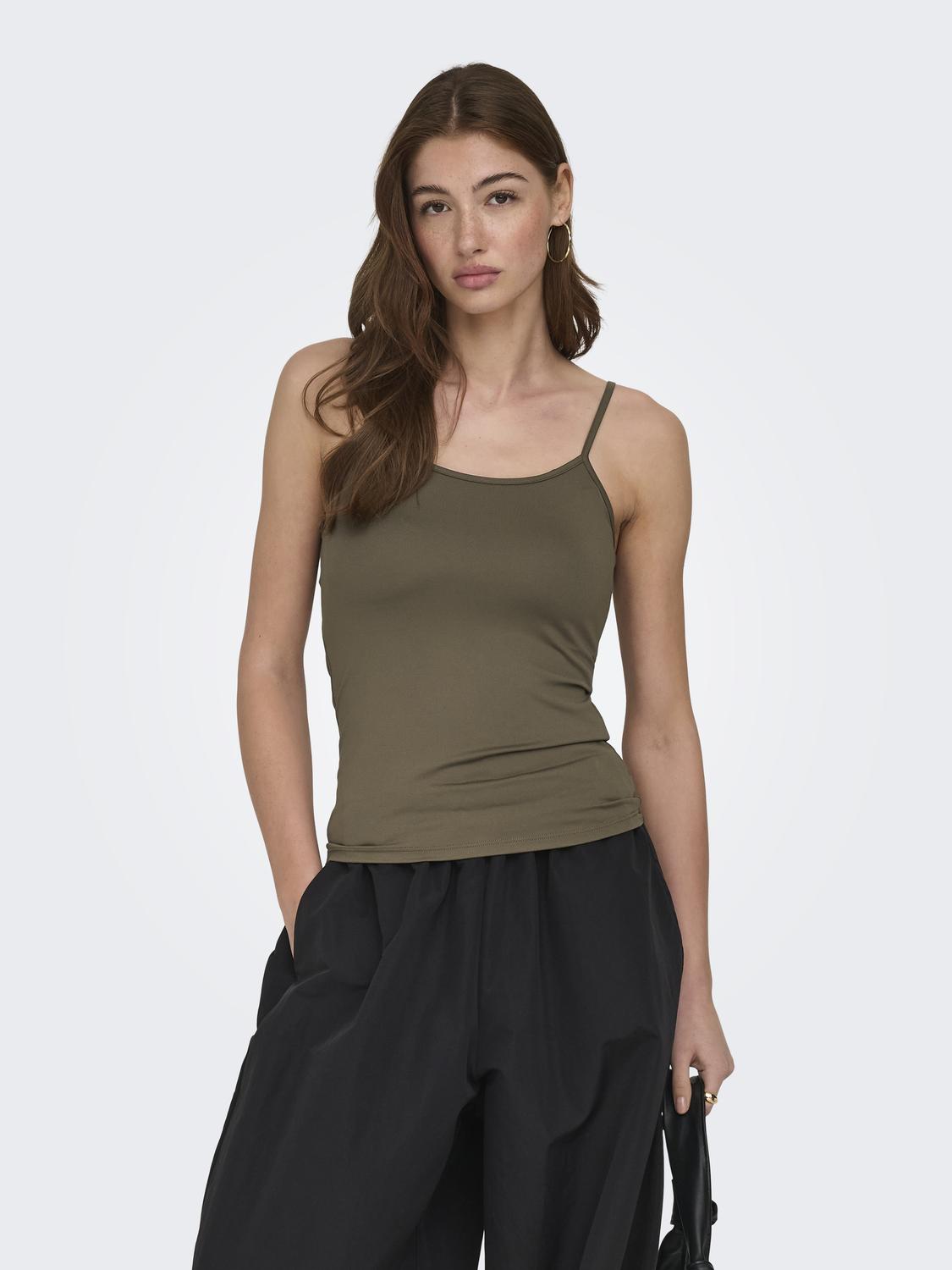 model_shot-front