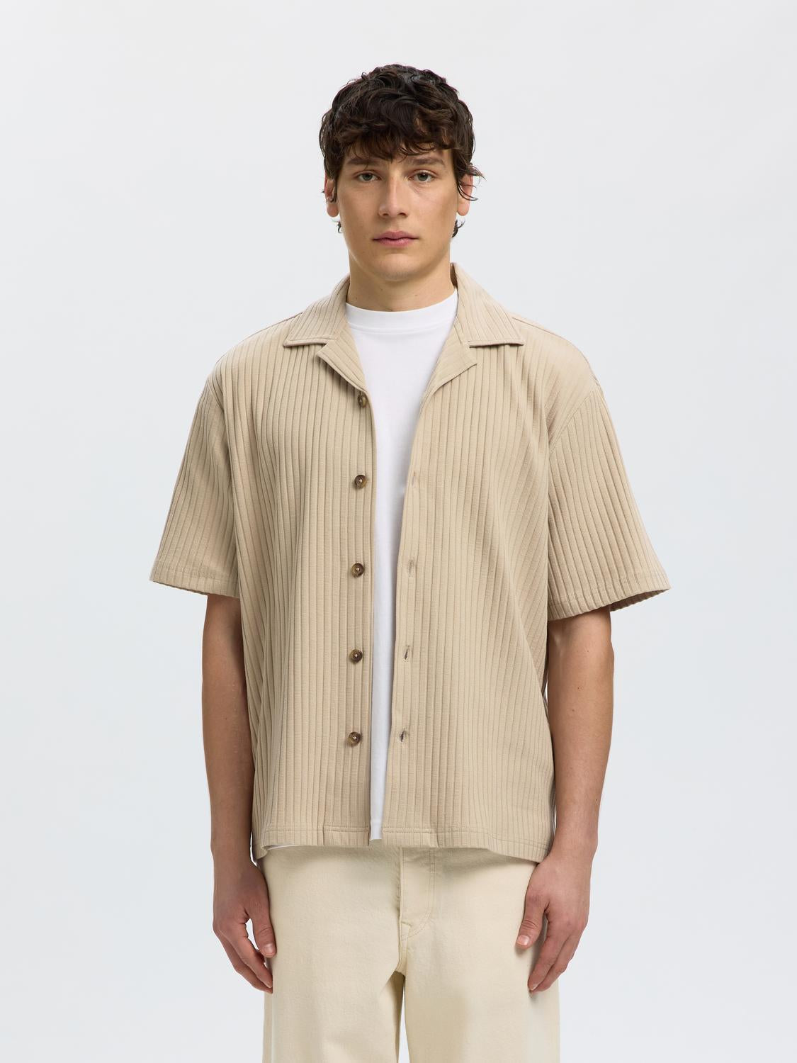 model_shot-front