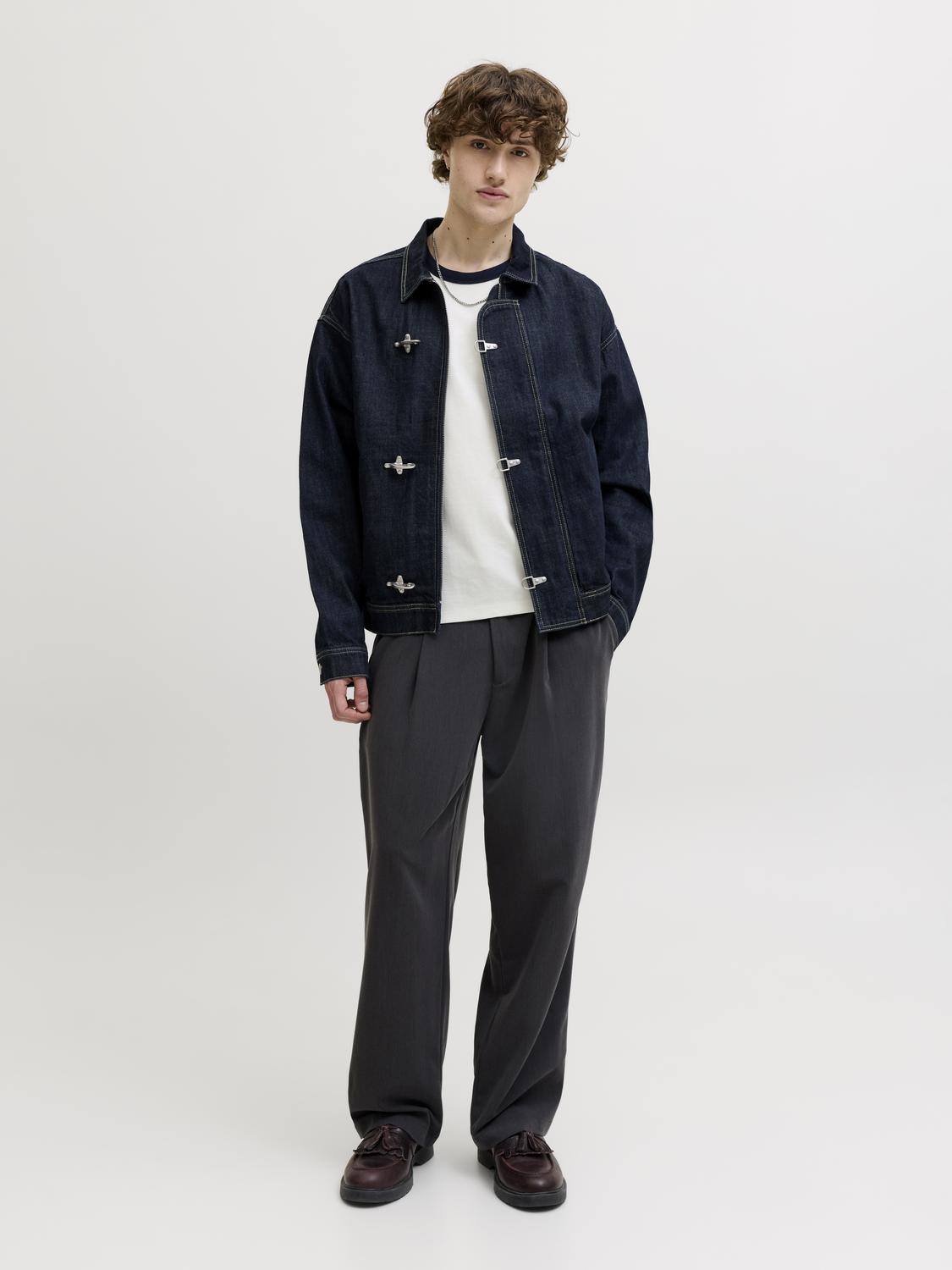 model_shot-front_full