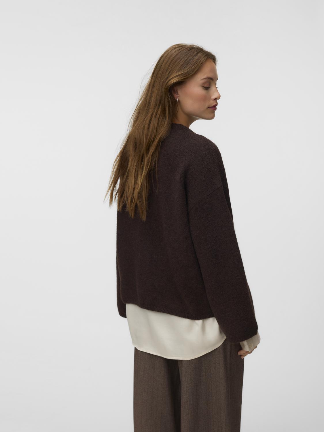 model_shot-back