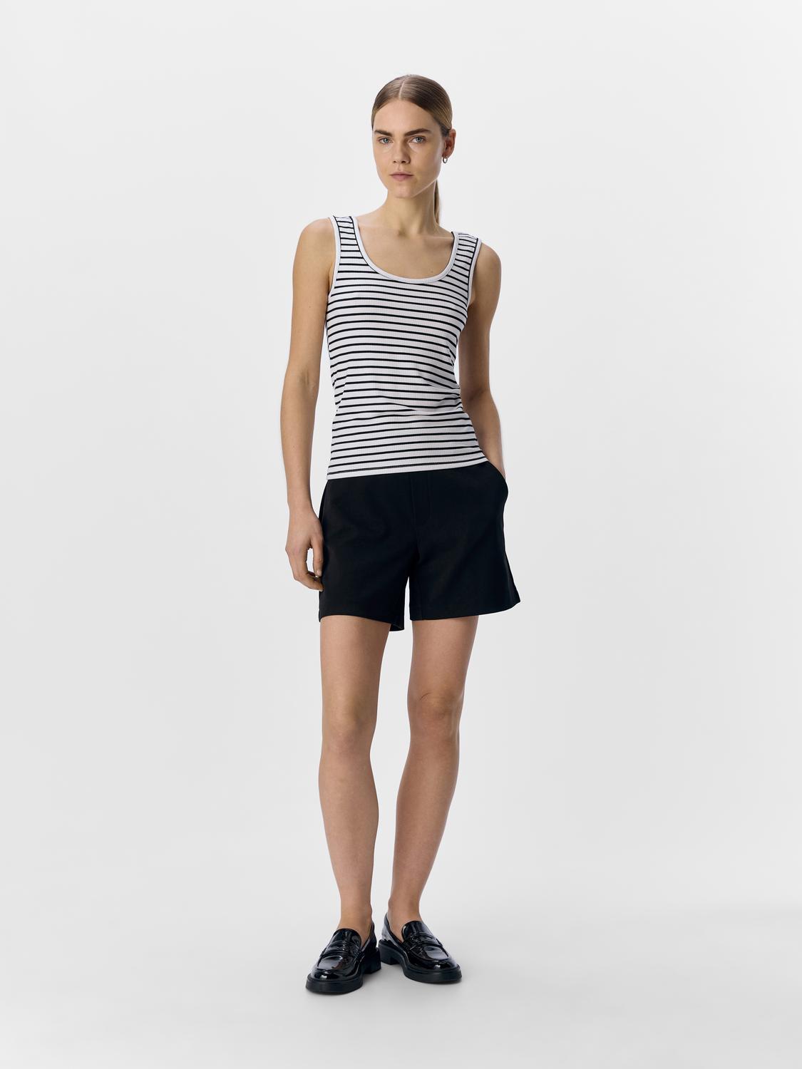 model_shot-front_full