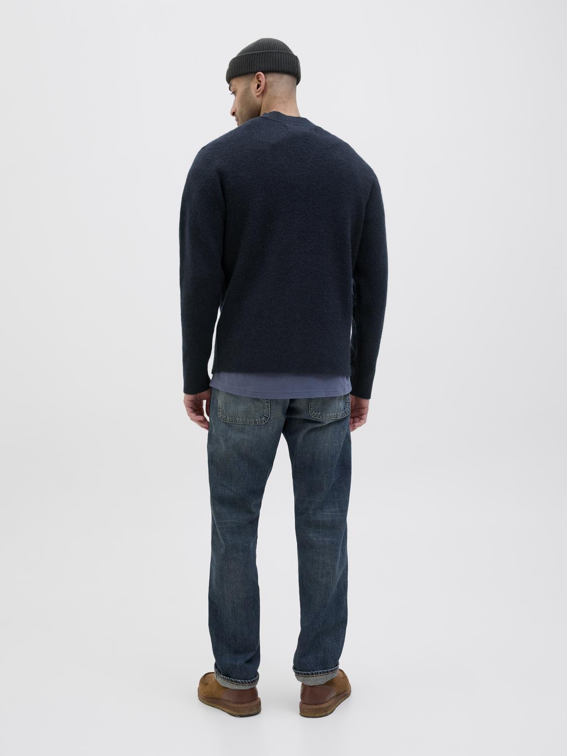 model_shot-back