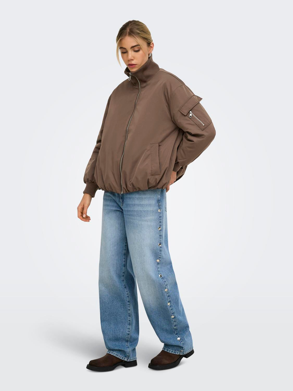 model_shot-front_full