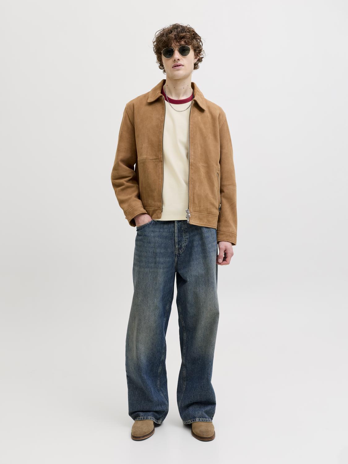model_shot-front_full