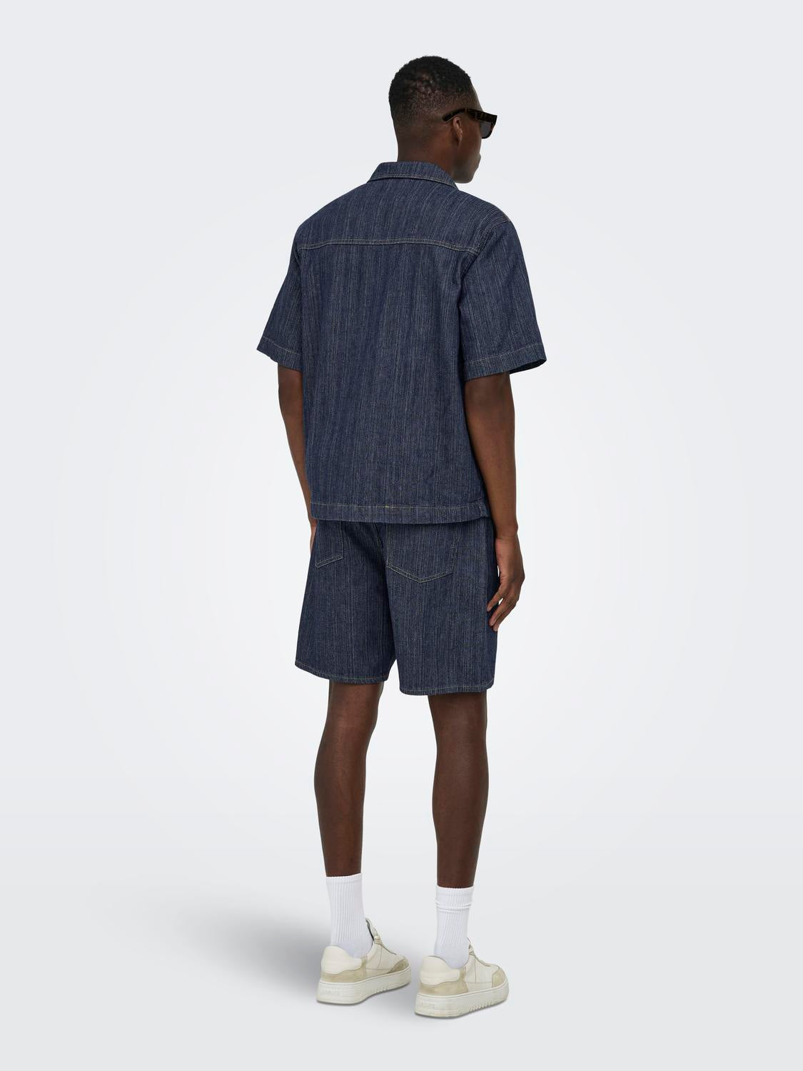 model_shot-back