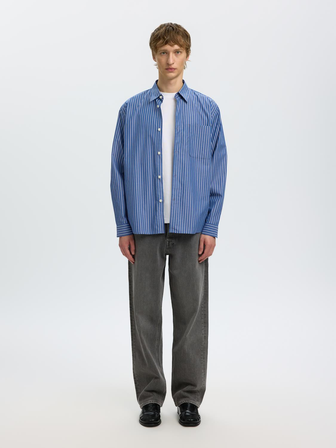 model_shot-front_full