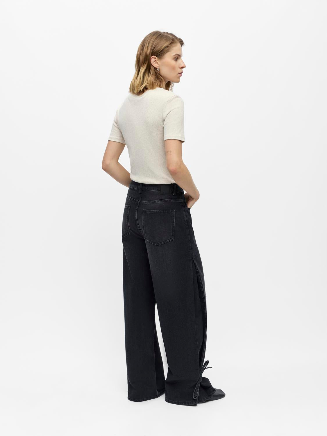 model_shot-back