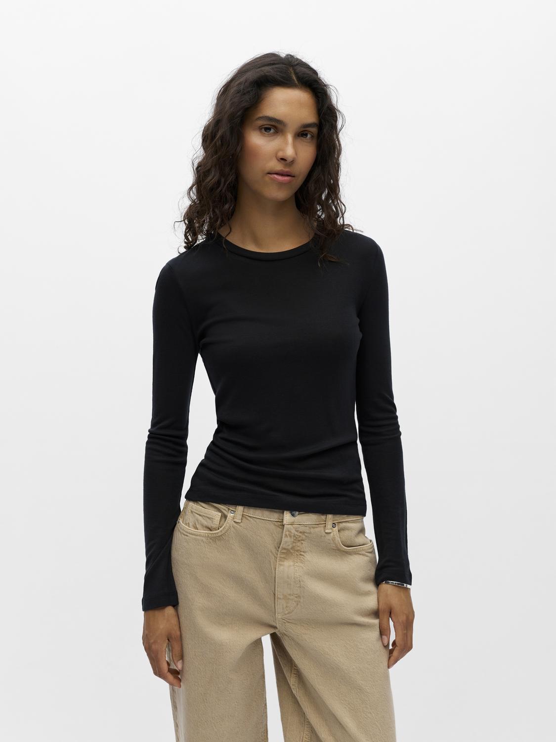 model_shot-front