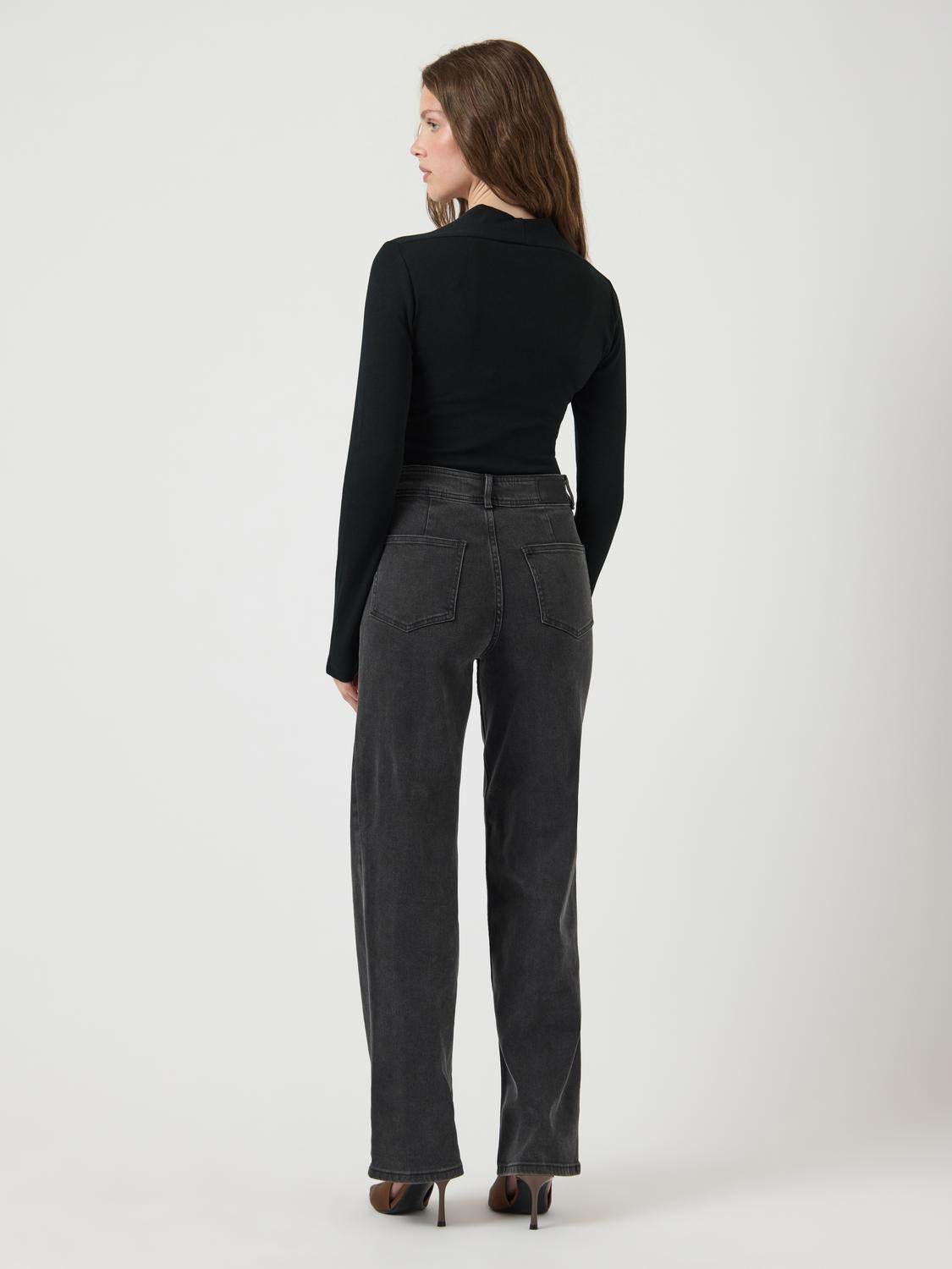 model_shot-back