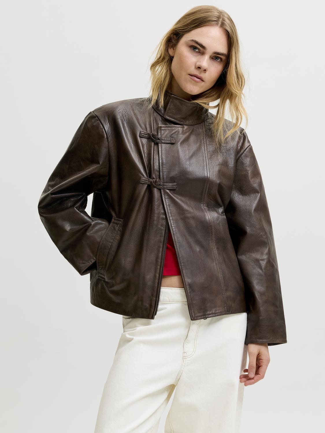 model_shot-front