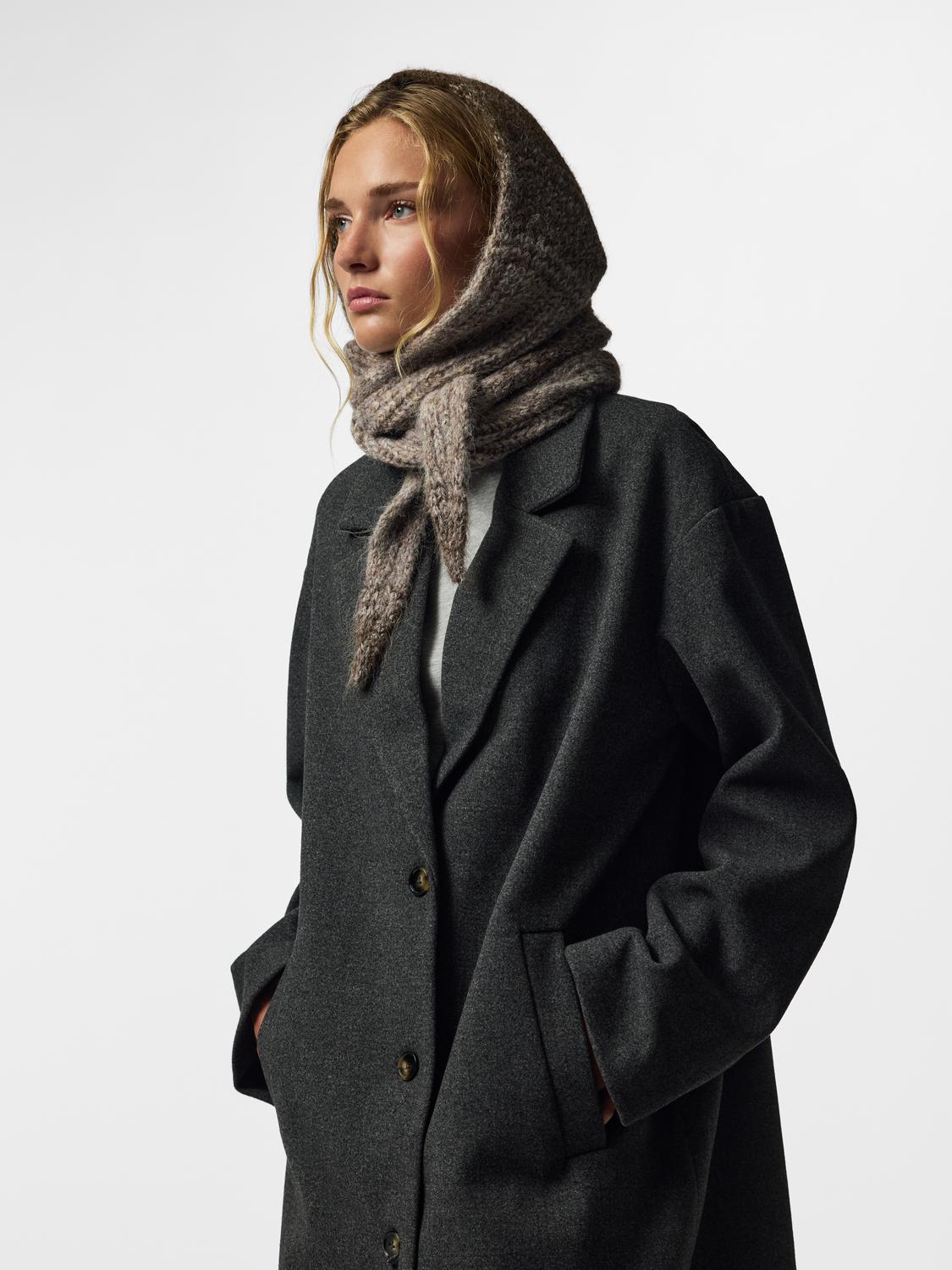 model_shot-creative