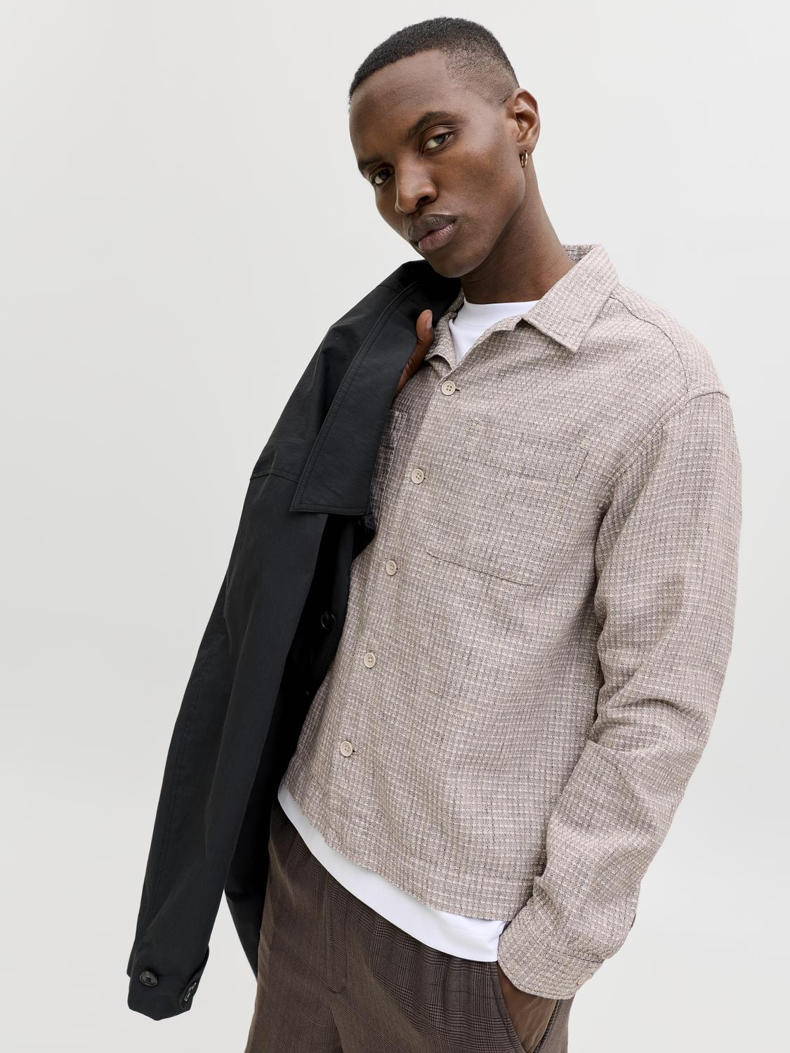 model_shot-creative
