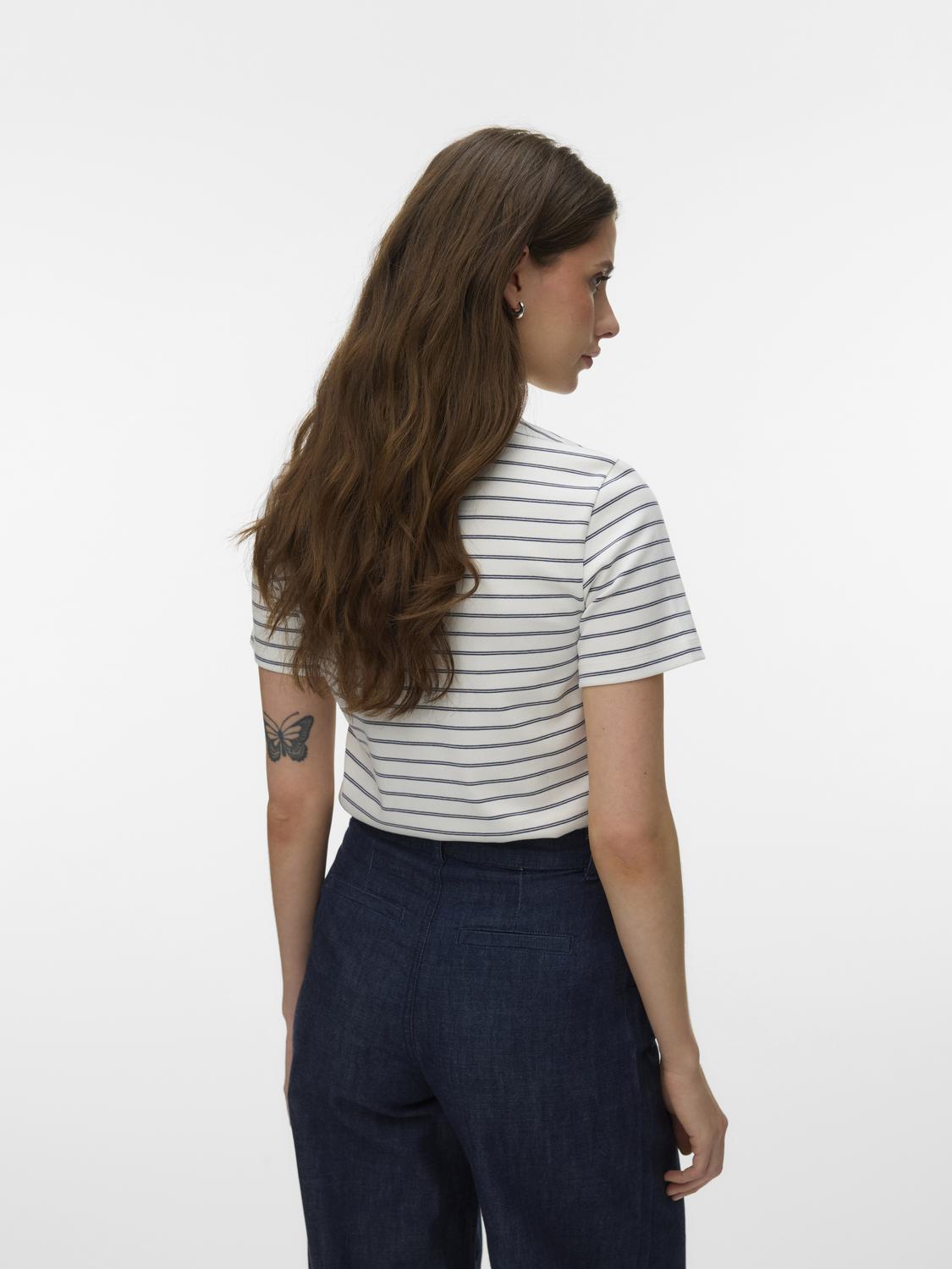 model_shot-back