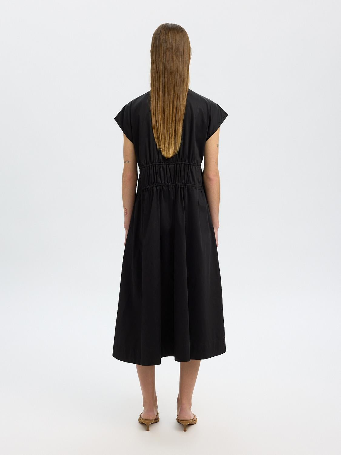 model_shot-back