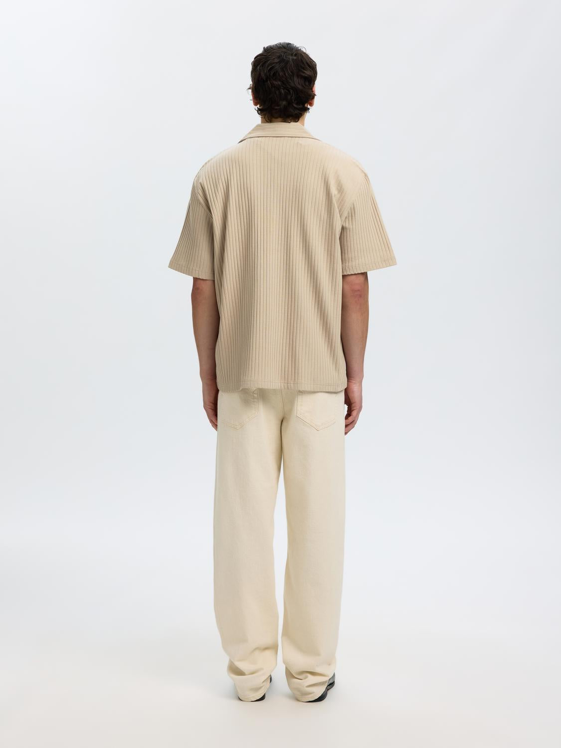 model_shot-back