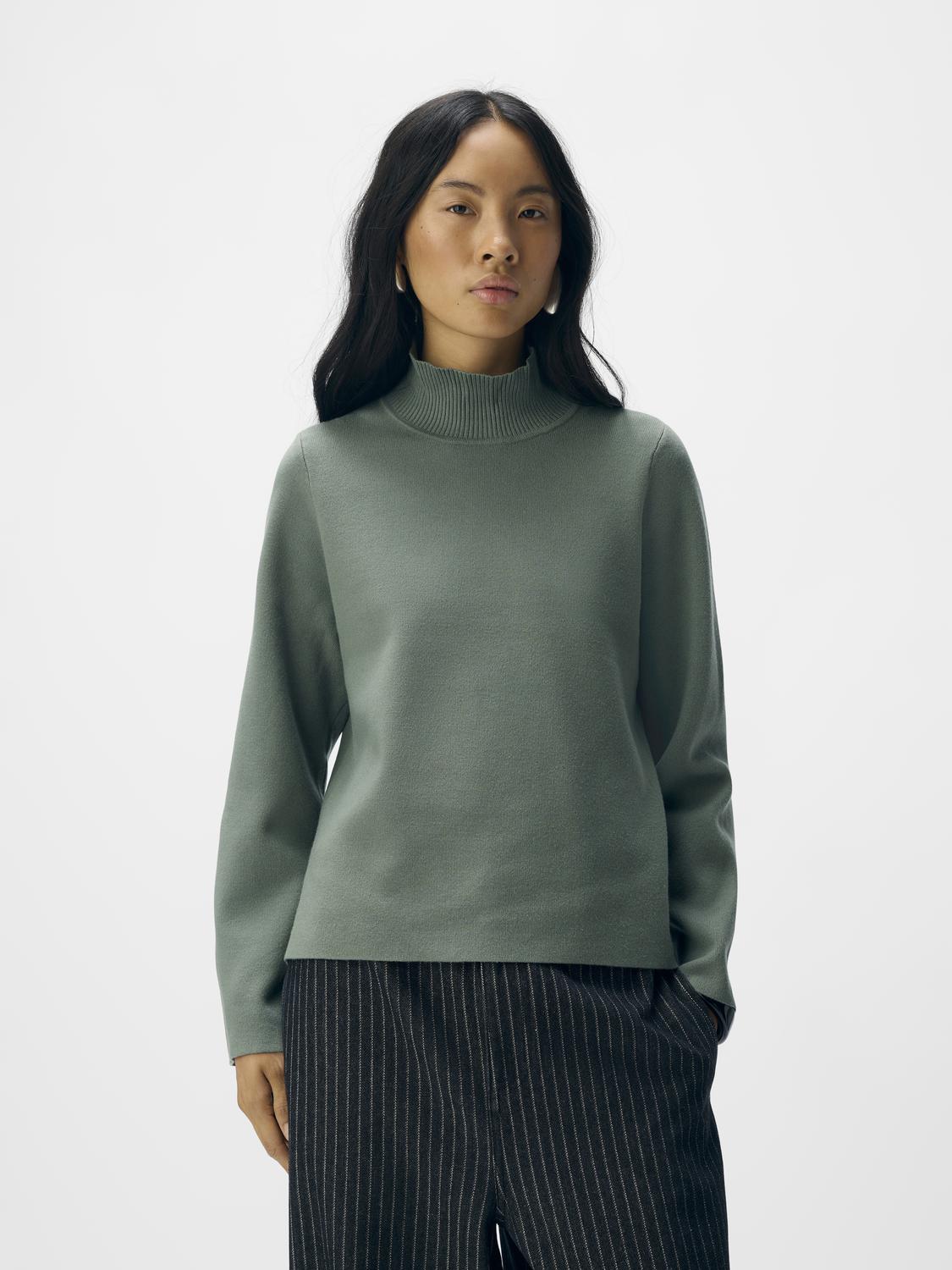 model_shot-front