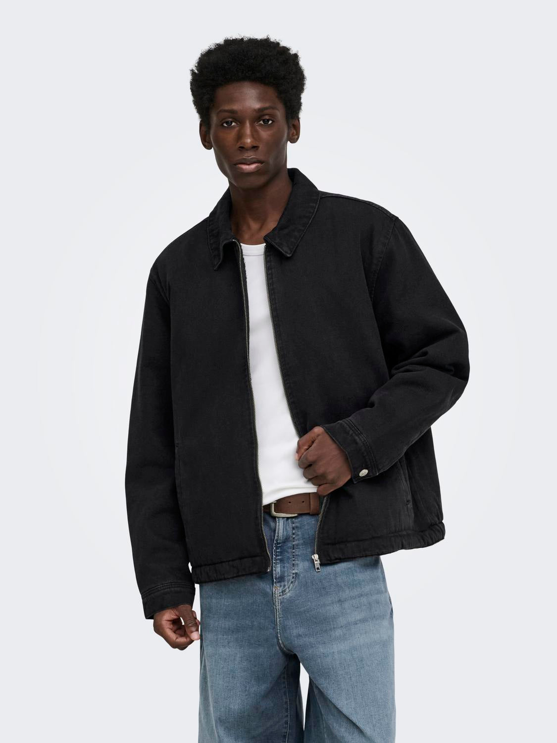 model_shot-front