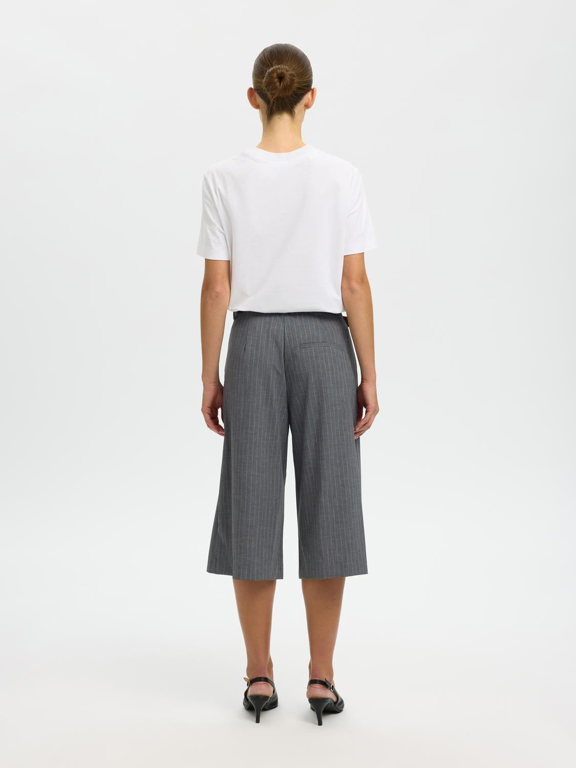 model_shot-back