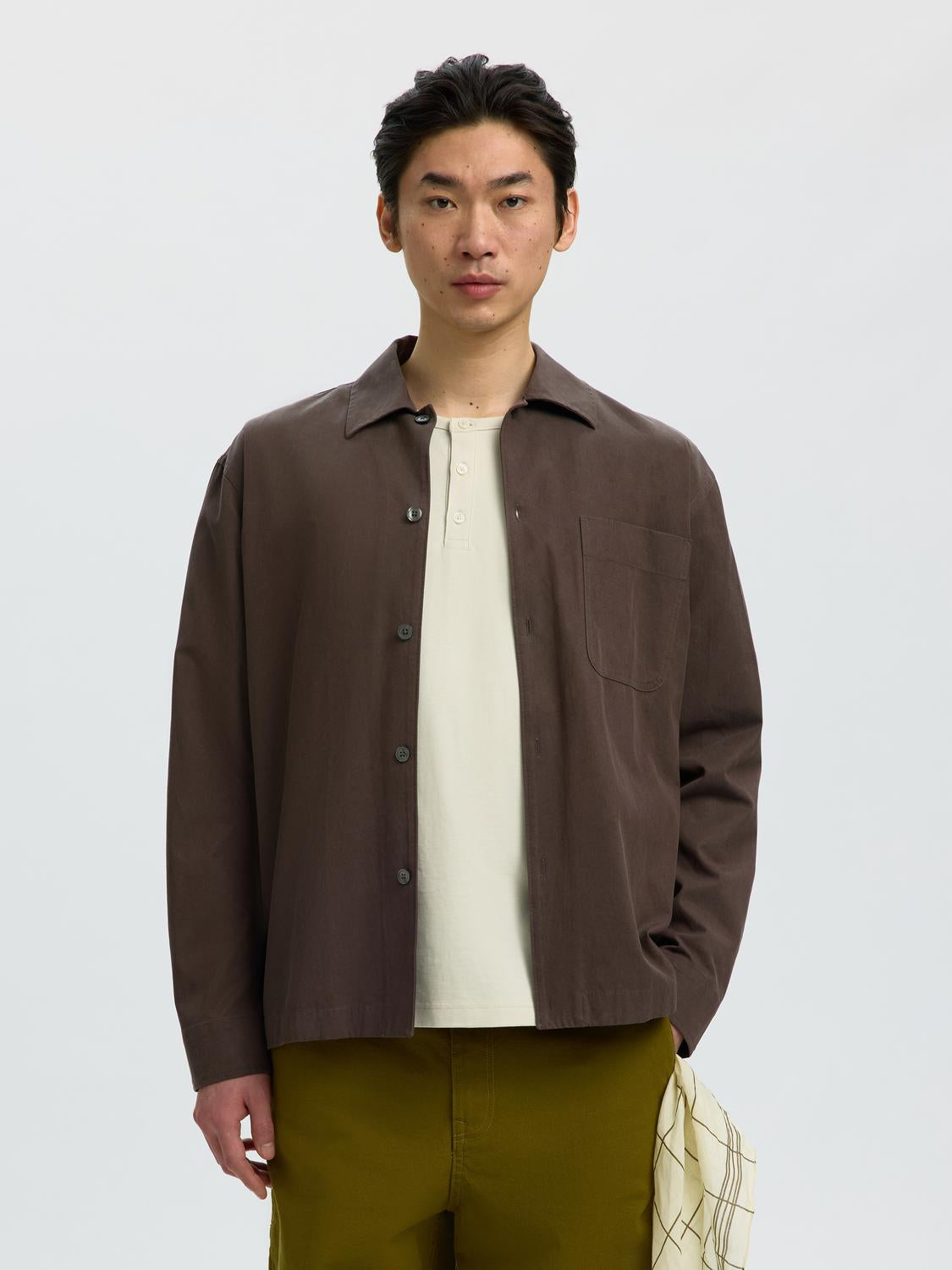 model_shot-front