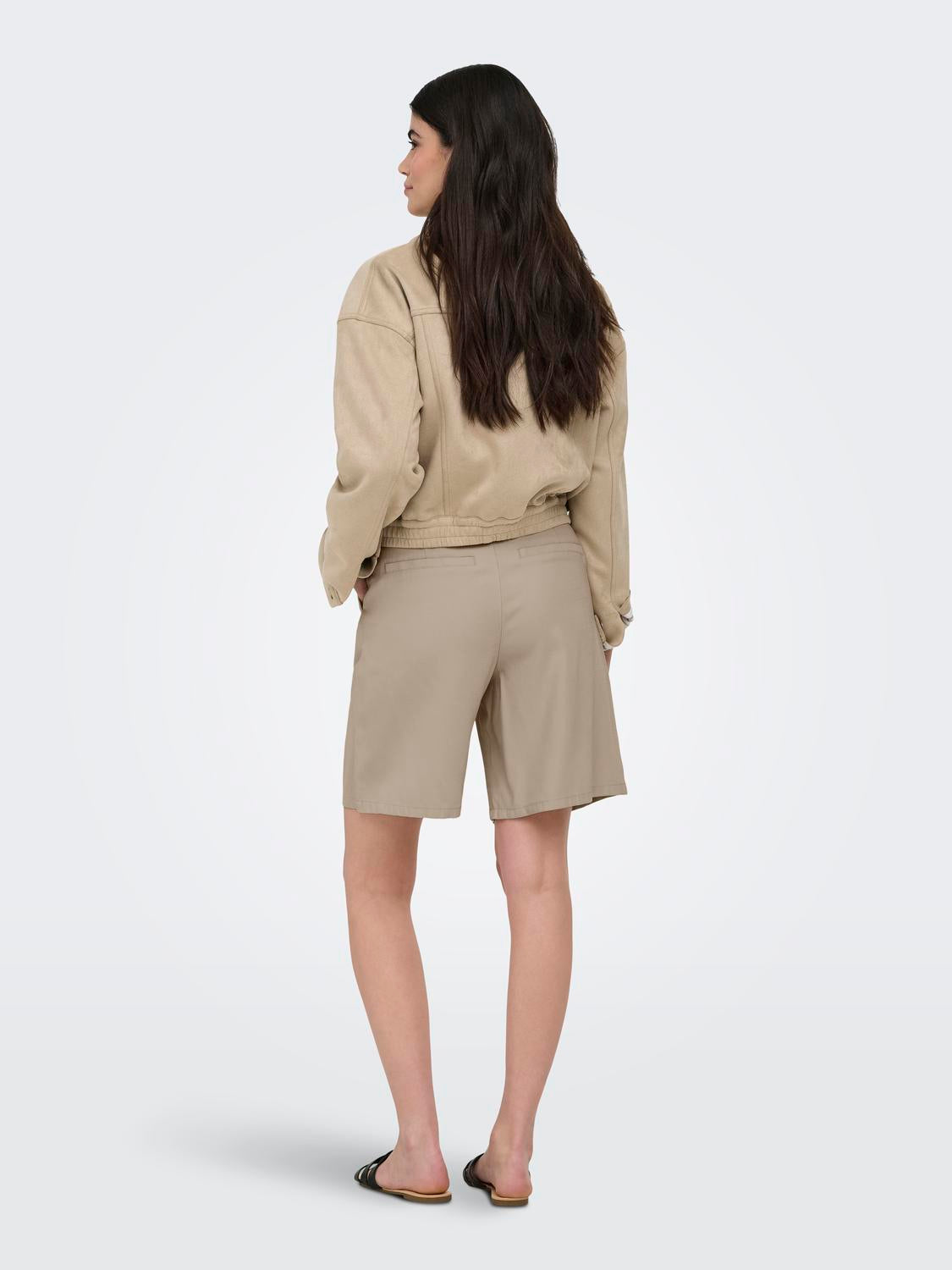 model_shot-back