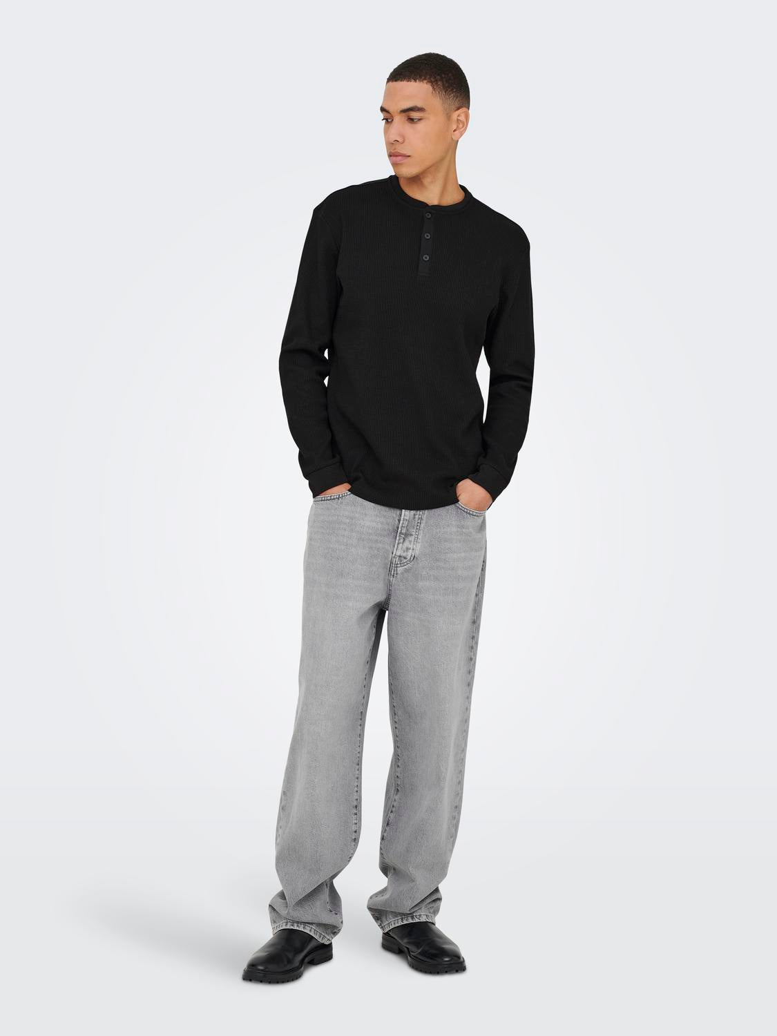 model_shot-front_full