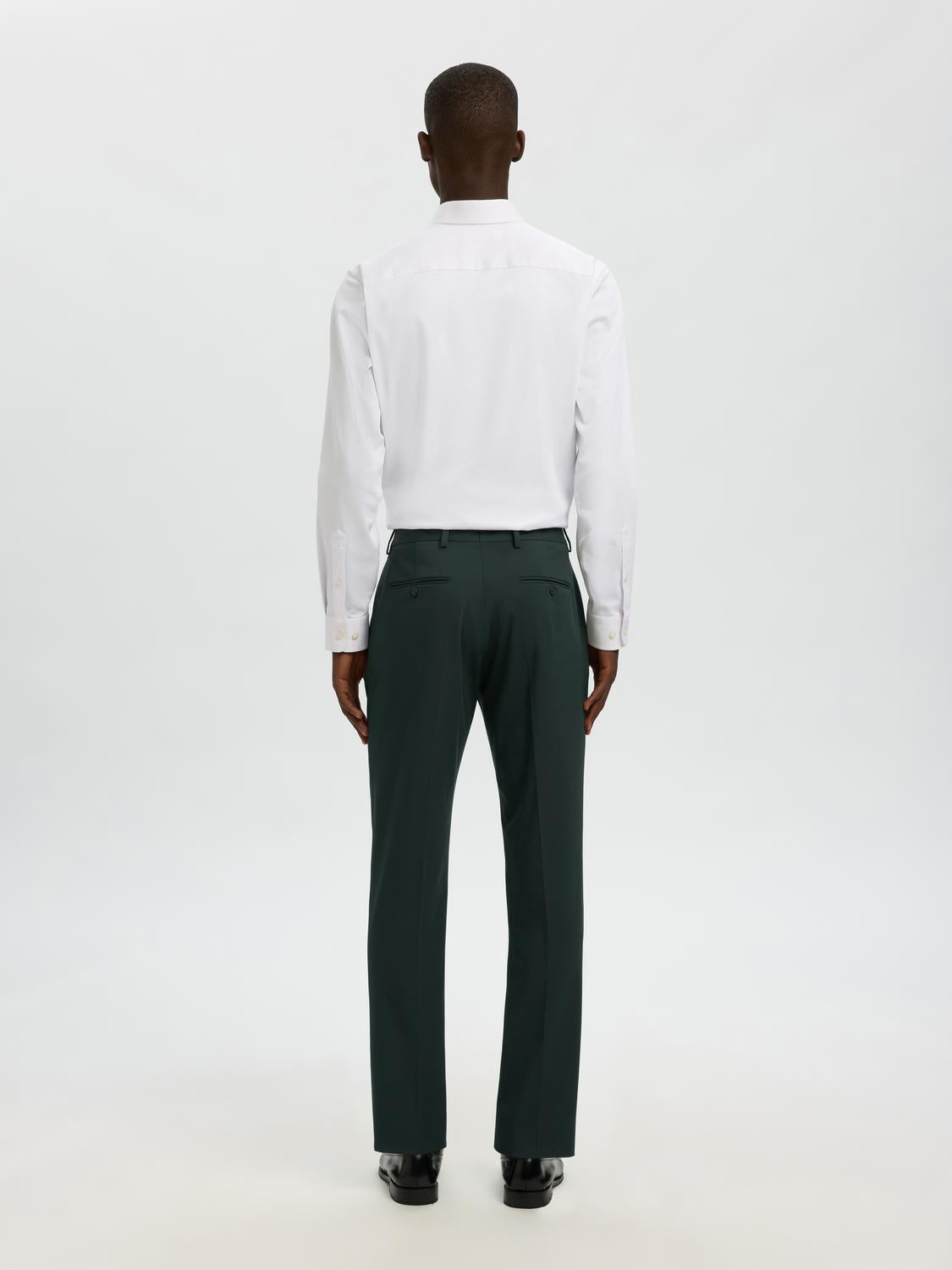 model_shot-back