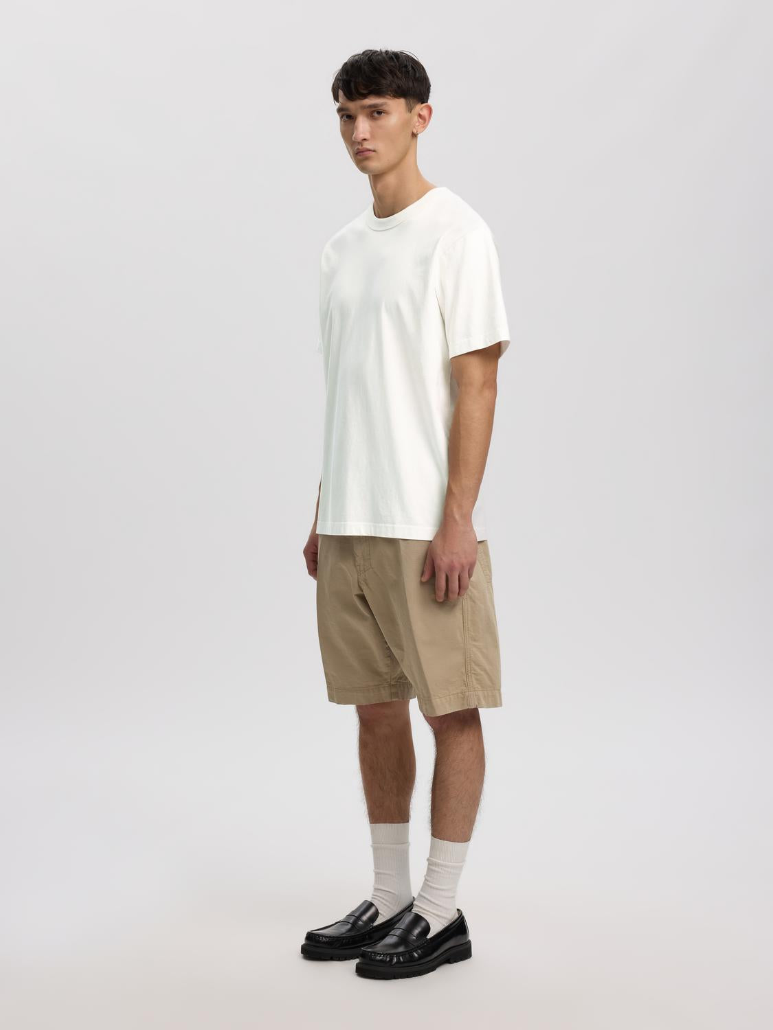 model_shot-creative
