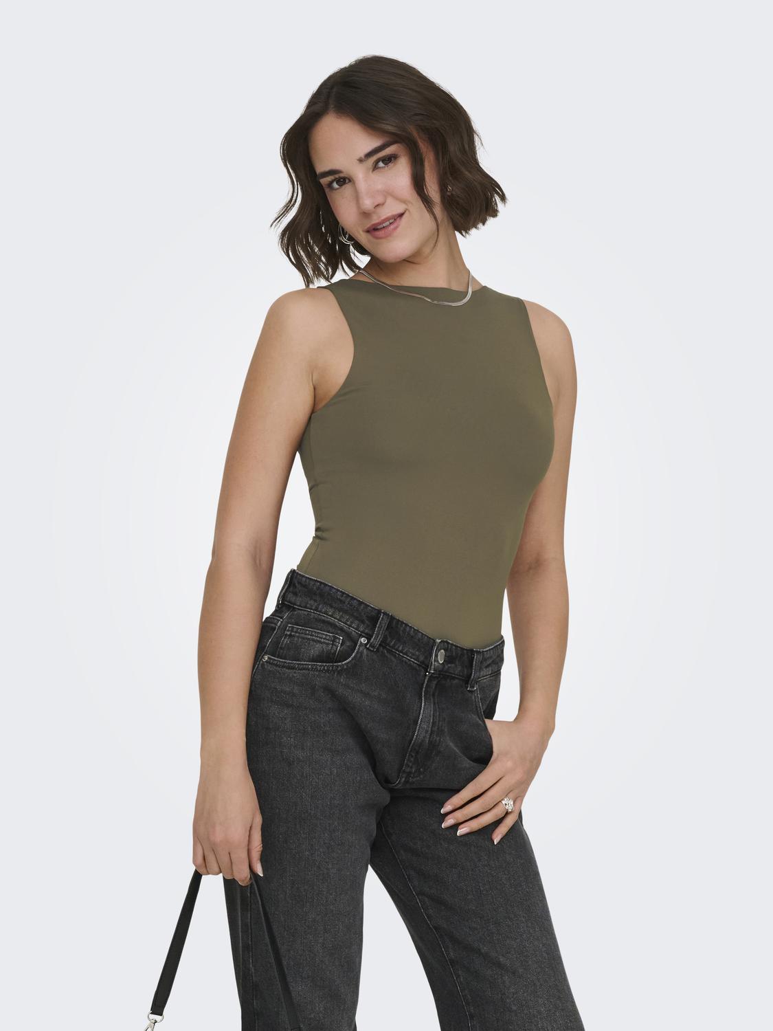 model_shot-front