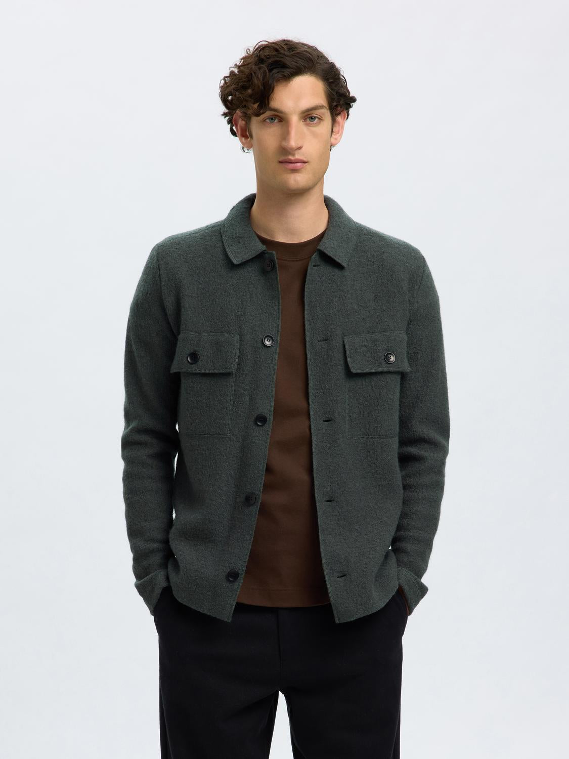 model_shot-front