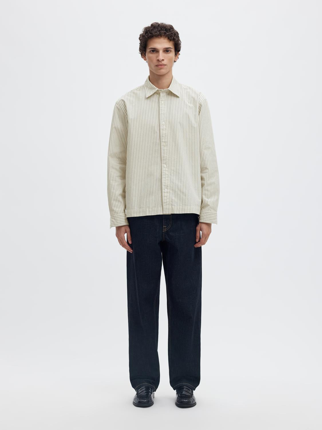 model_shot-front_full