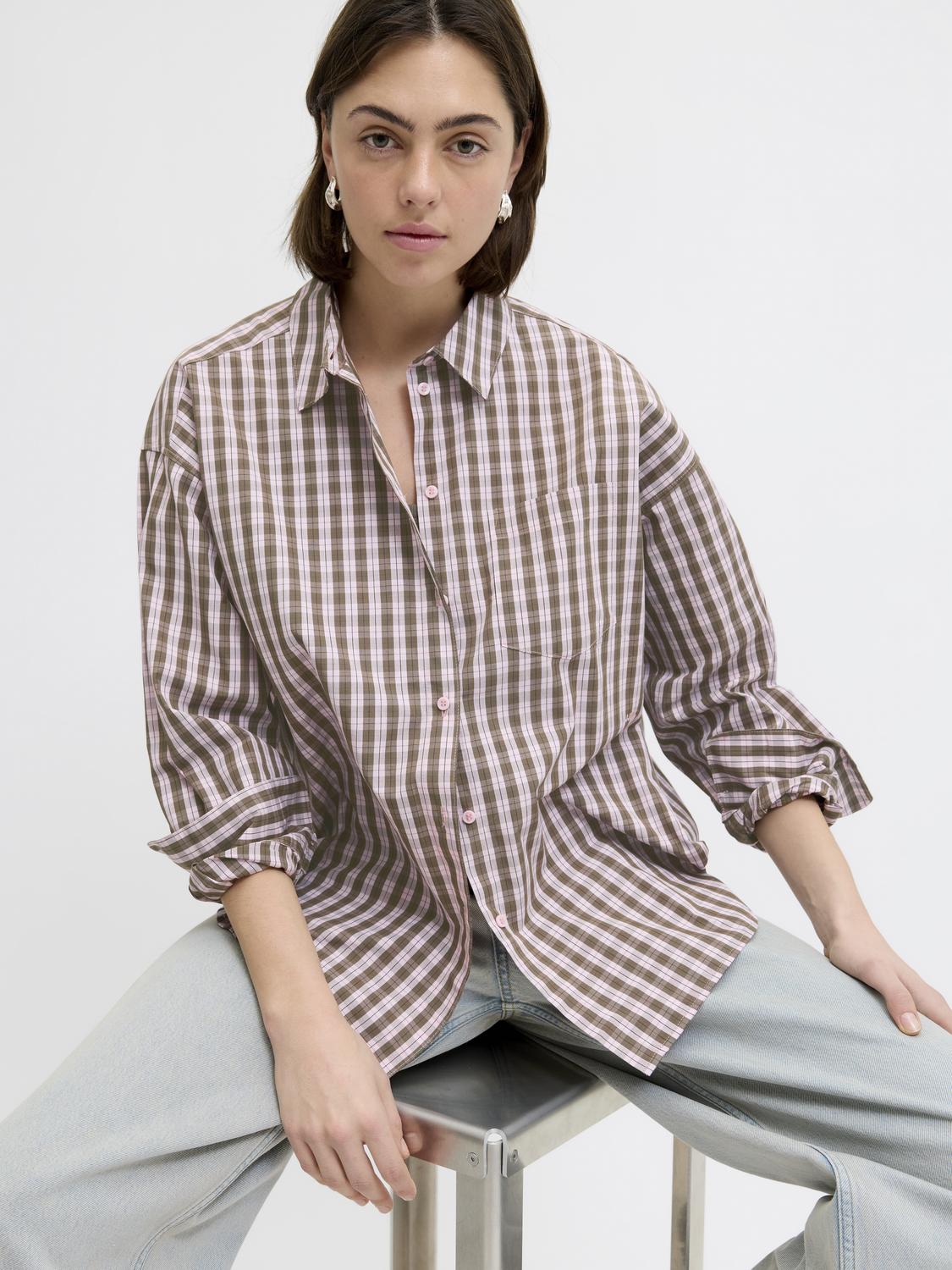 model_shot-creative
