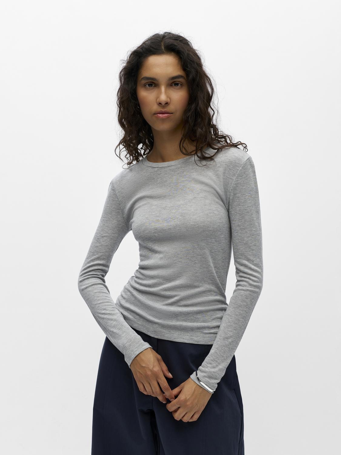 model_shot-front