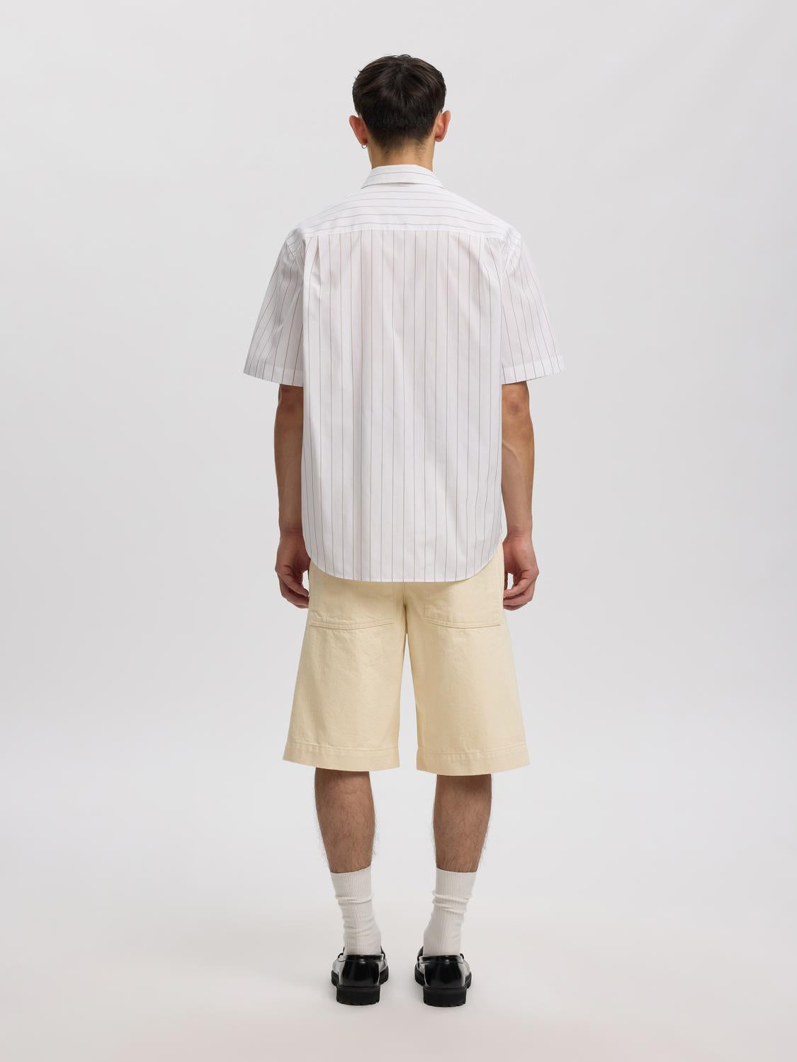 model_shot-back