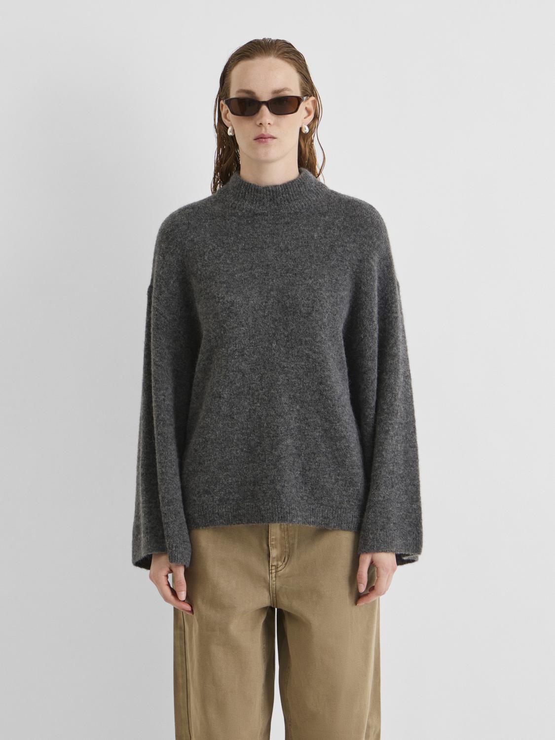 model_shot-front