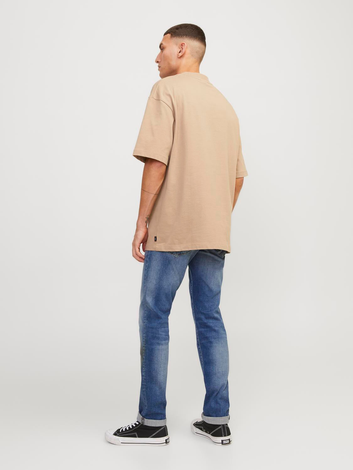 model_shot-back